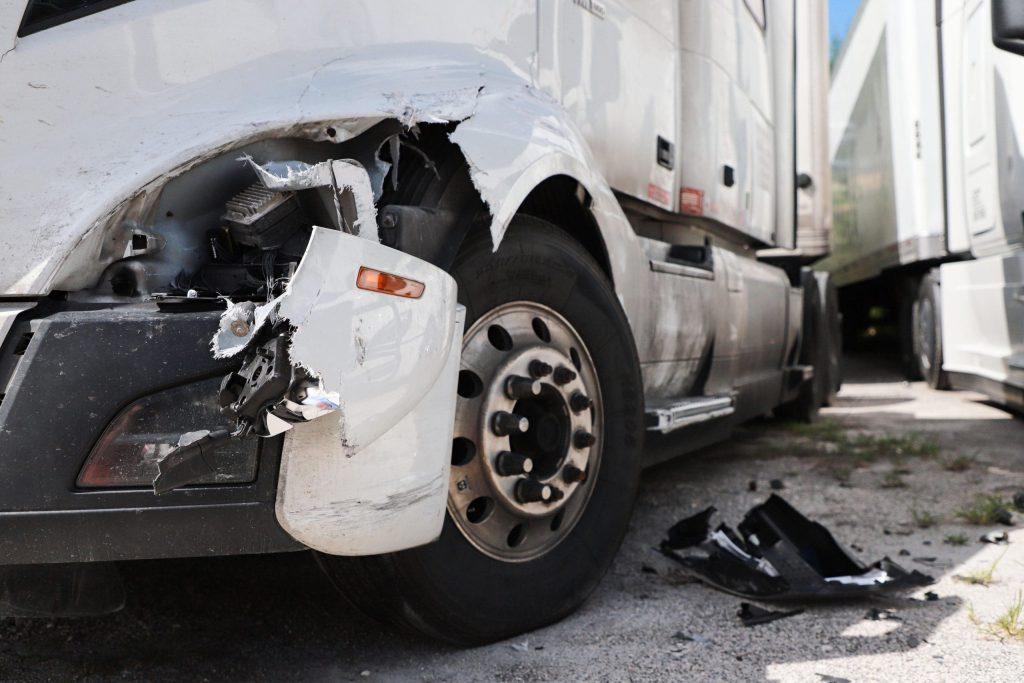 A white semi truck with a damaged front end, involved in one of the truck accidents in Brooklyn Park, Minnesota.